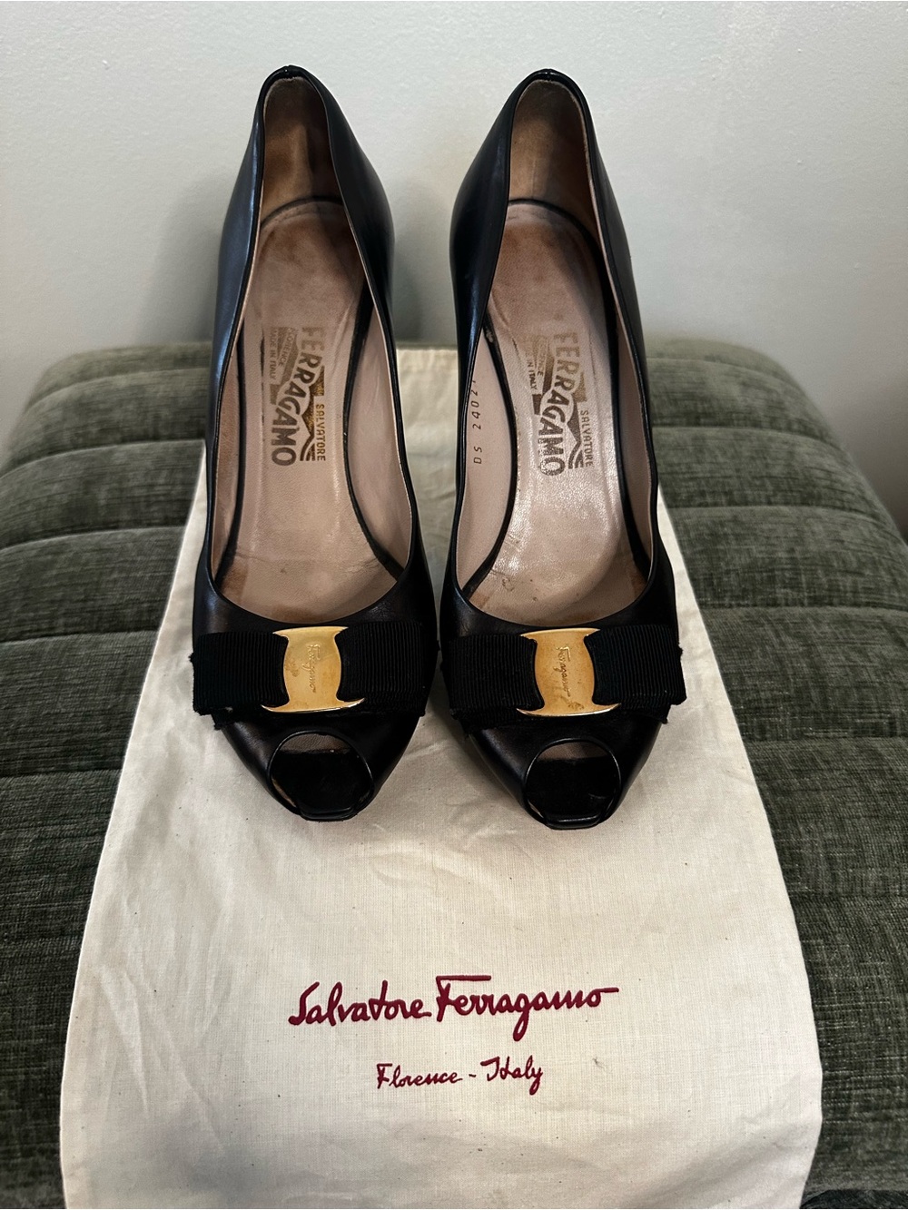 Salvatore Ferragamo Vara Bow Peep Toe Platform Pumps Black 9 B